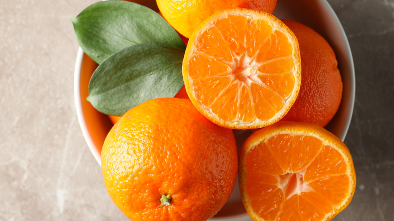 oranges in bowl