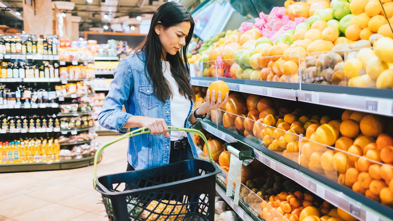 Buying Jaffa oranges