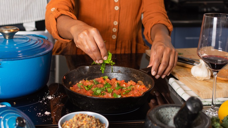 making fresh tomato sauce