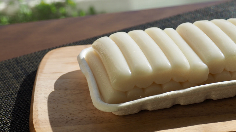 Tteok on a platter