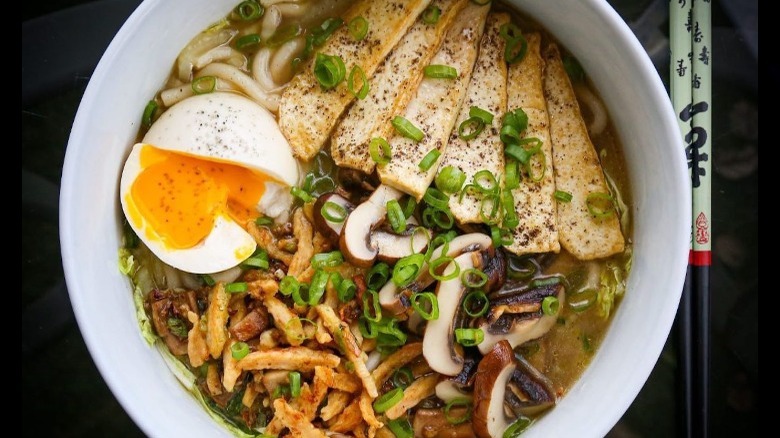 ramen with vegan YoEgg