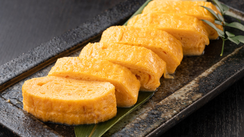 Tamagoyaki sliced