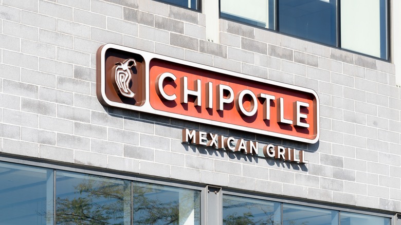 Street view of Chipotle franchise