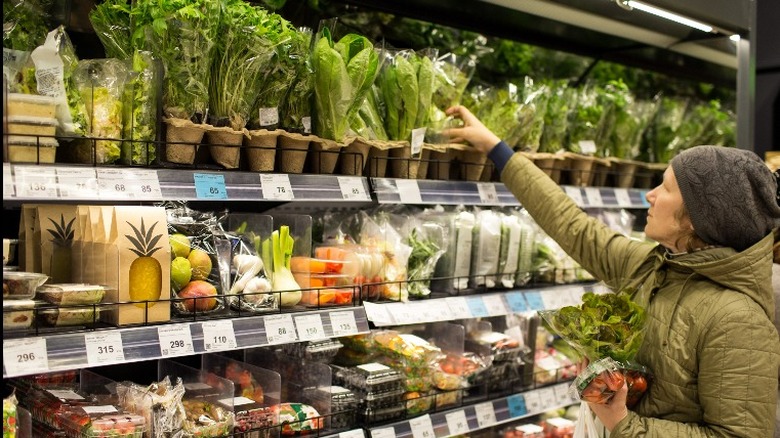 A woman shopping for a bouquet garni