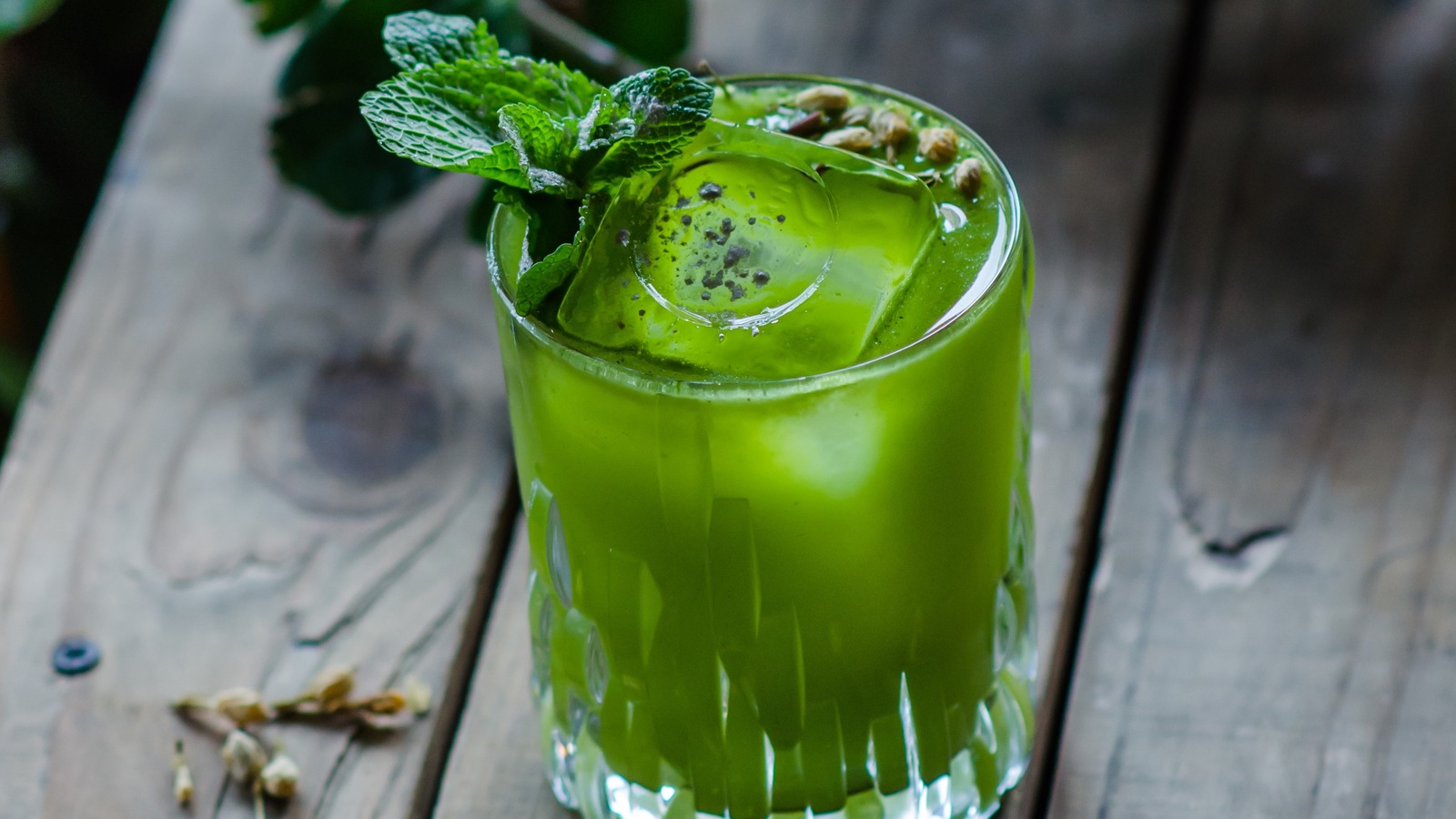 Green Crème de Menthe Liqueur, Mint Alcohol Drink