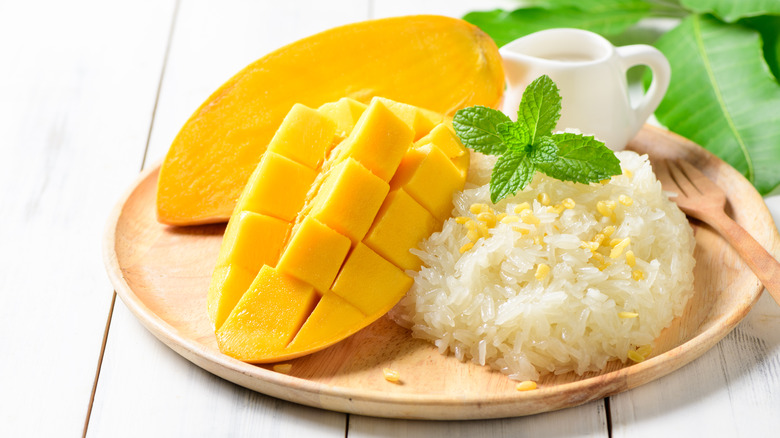 mango sticky rice dessert