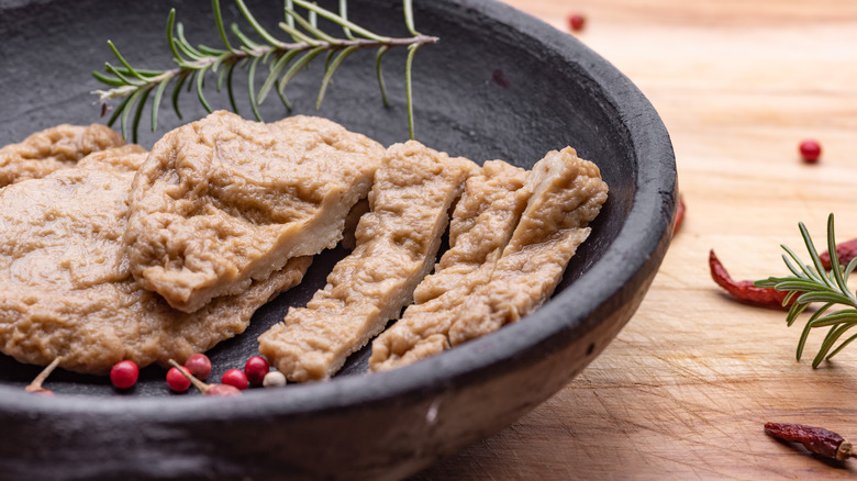 seitan with rosemary, peppercorns, and chiles