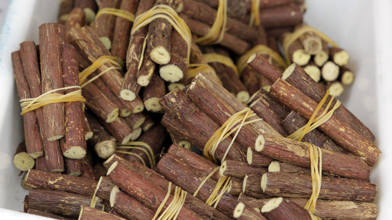 licorice root sticks