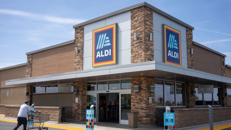 Aldi storefront