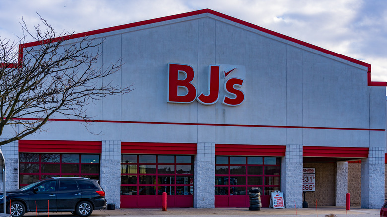 BJs storefront/signage