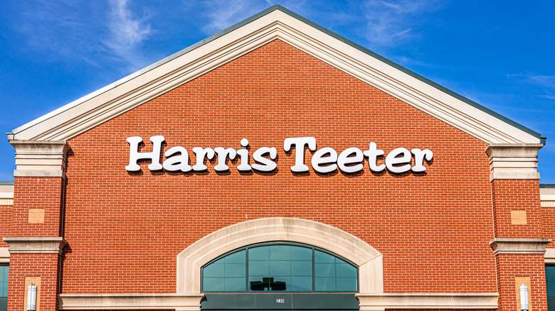 Harris Teeter storefront/signage