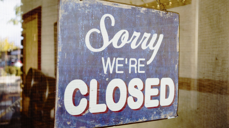 restaurant closure sign hanging on door