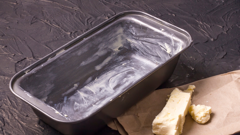 Everything You Need to Know To Prepare a Cake Pan