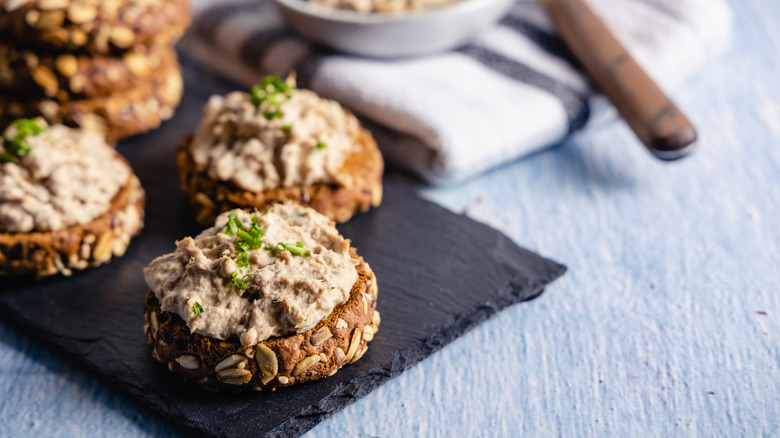 vegan tuna on bread