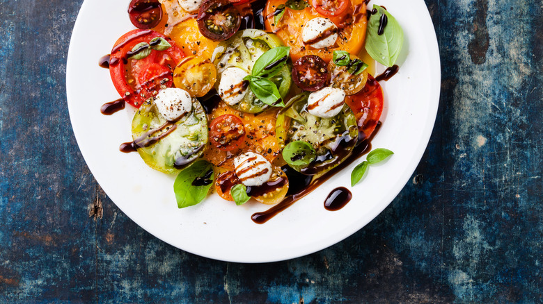 Heirloom tomato slices