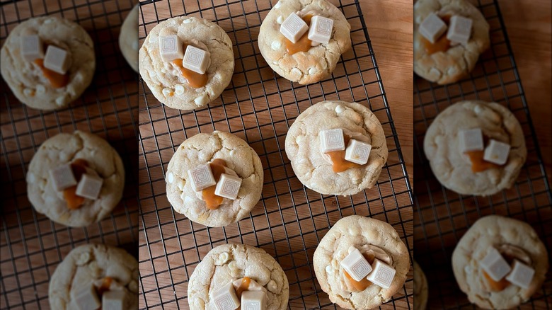 blond chocolate cookies