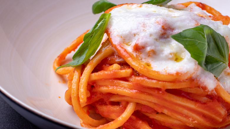 Pasta chitarra with basil