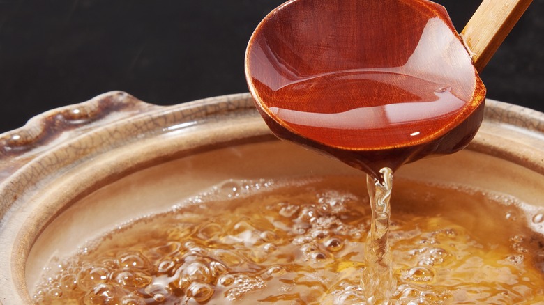 Boiling dashi soup