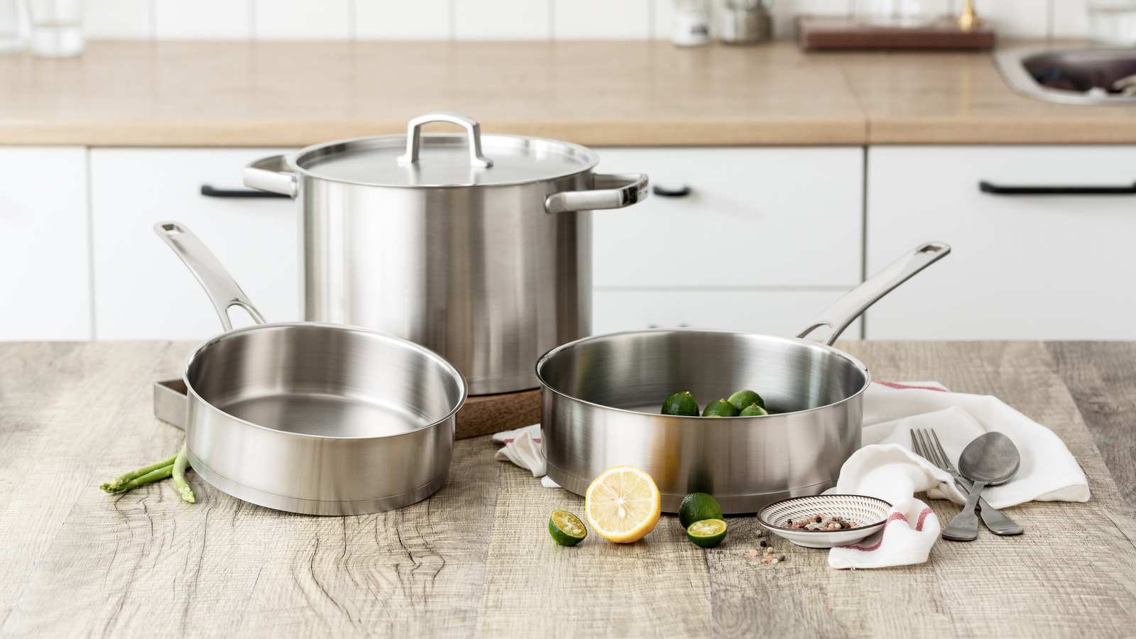 https://www.tastingtable.com/img/gallery/what-is-fully-clad-cookware-and-why-should-you-use-it/l-intro-1661806753.jpg