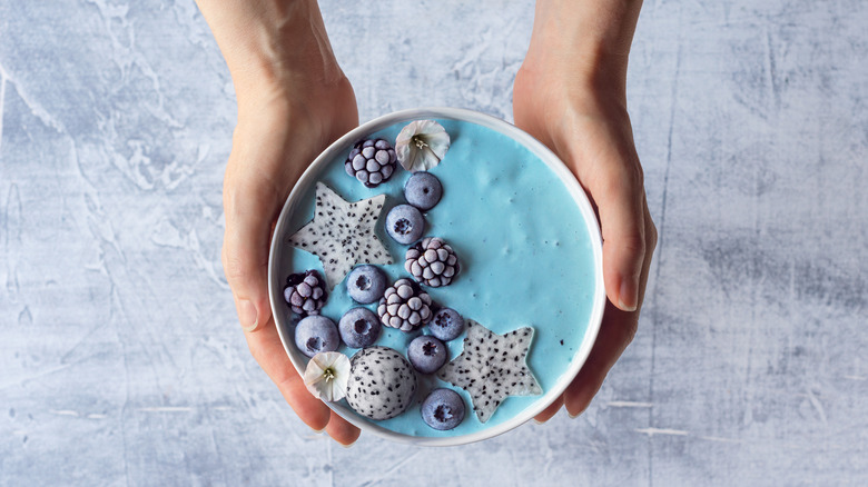 spirulina smoothie bowl