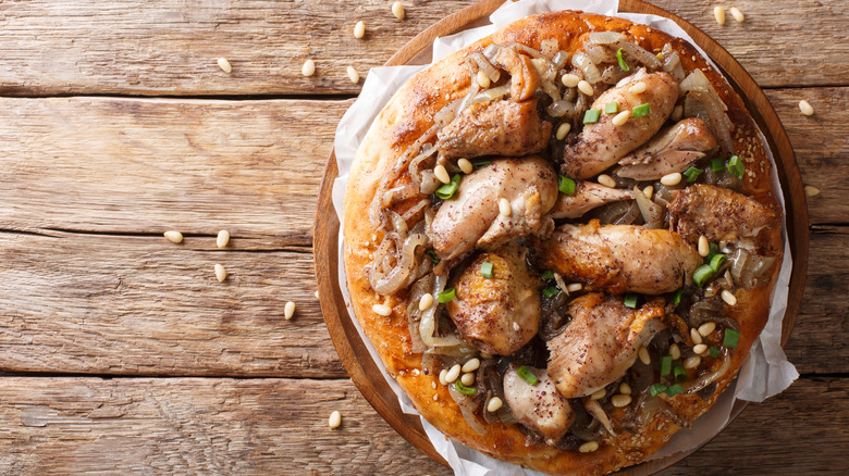 Modern taboon bread dish with chicken