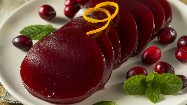 Jellied cranberry sauce