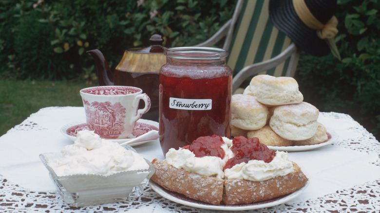 Devon cream tea with scones 