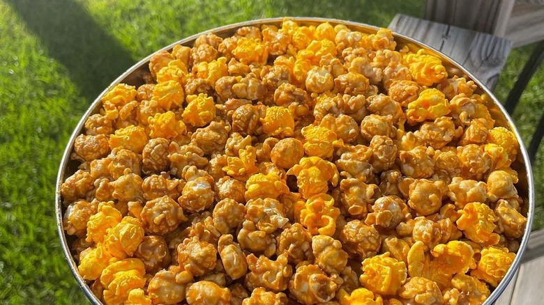 Chicago-style popcorn