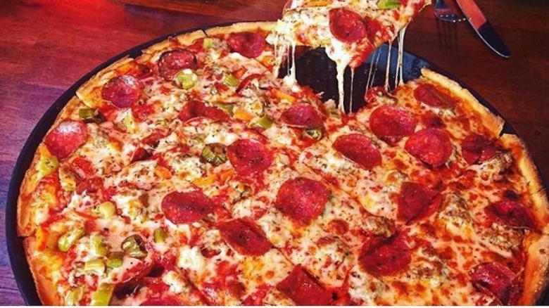 Chicago thin crust pizza
