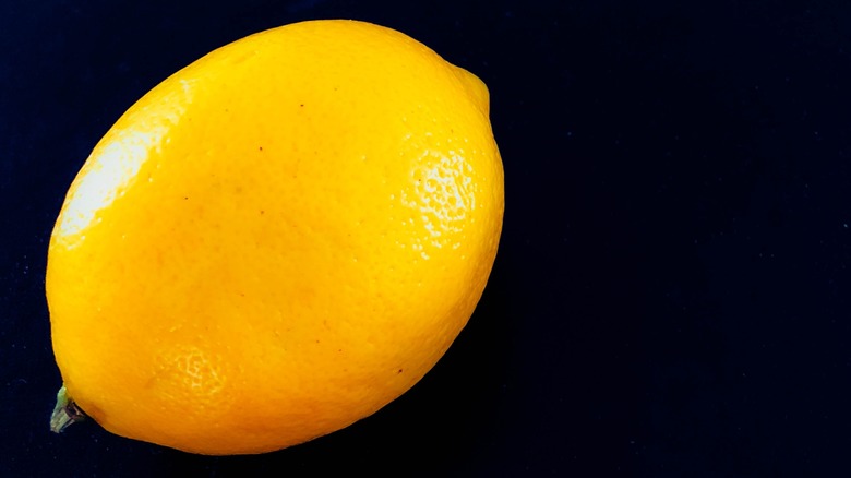 Smooth skinned Fino lemon