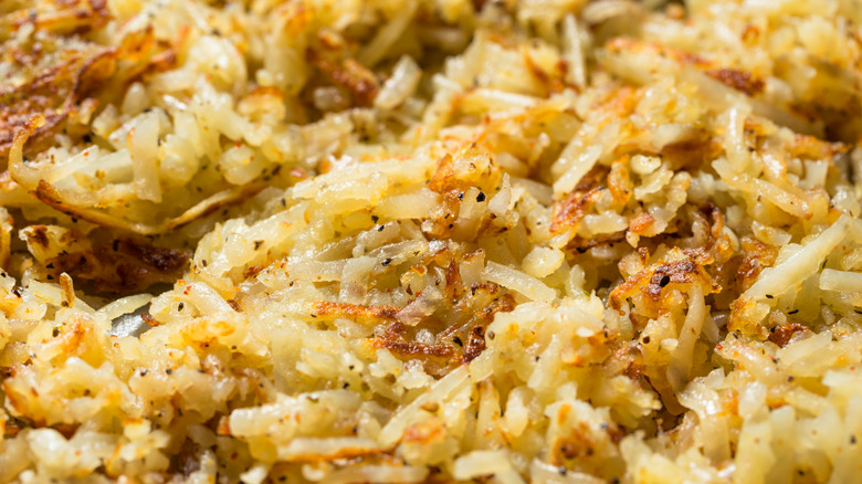 Seasoned shredded hash browns