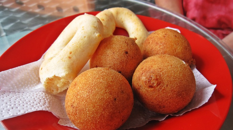 Colombian buñuelos with donuts 