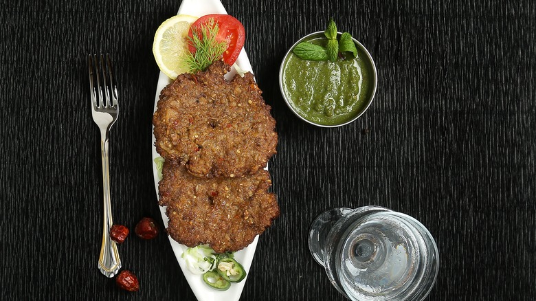 Plate of Chapli kabab with mint chutney