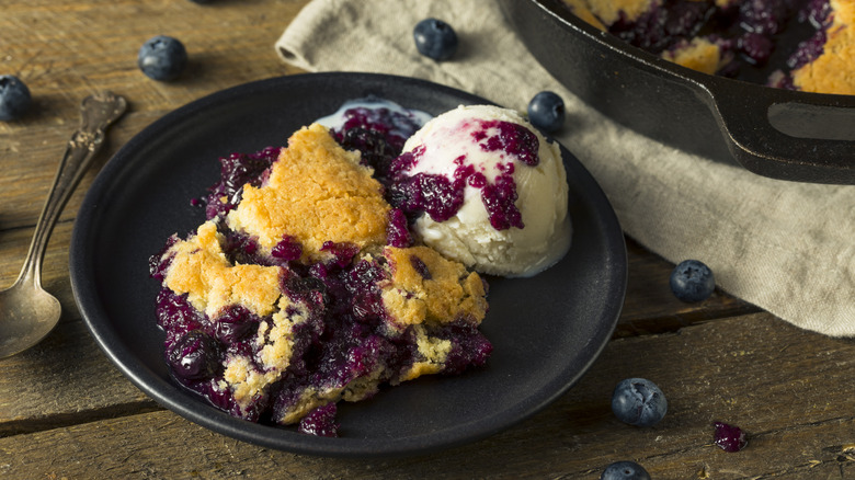 berry cobbler with ice cream