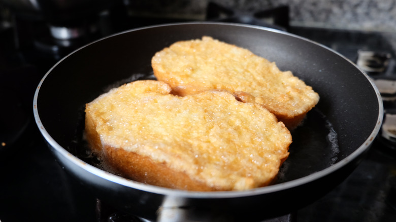 cooking Spanish torrijas