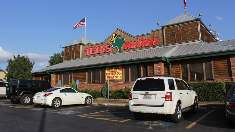 Texas Roadhouse restaurant exterior