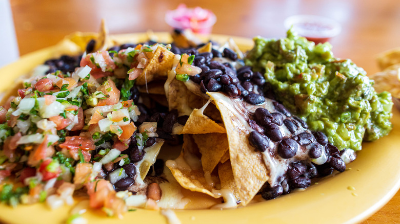 plate of nachos 