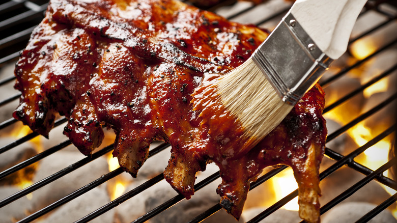 basting slow-cooking rirbs