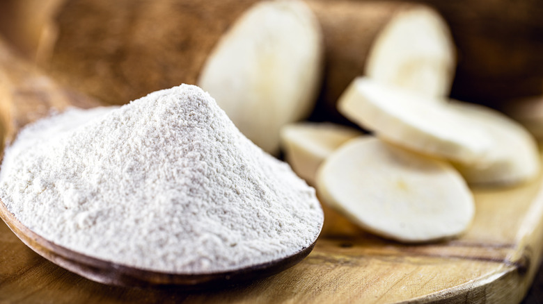 cassava flour and root