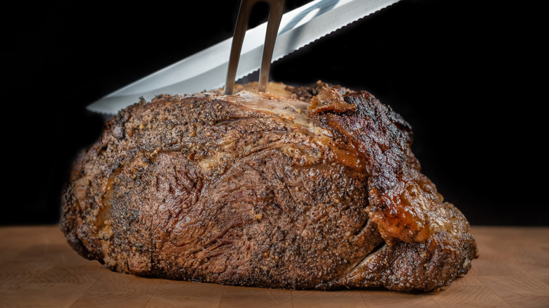 prime rib being sliced