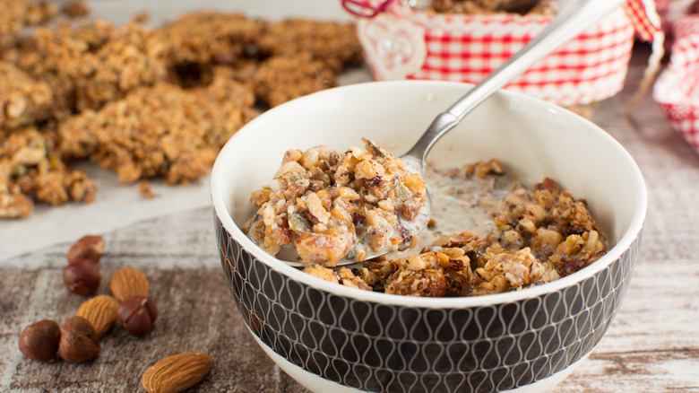 bowl of keto granola