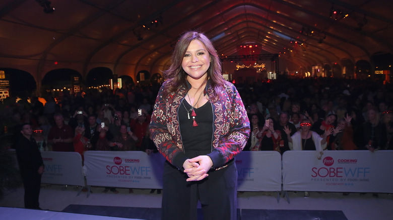 Rachael Ray posing in front of fans