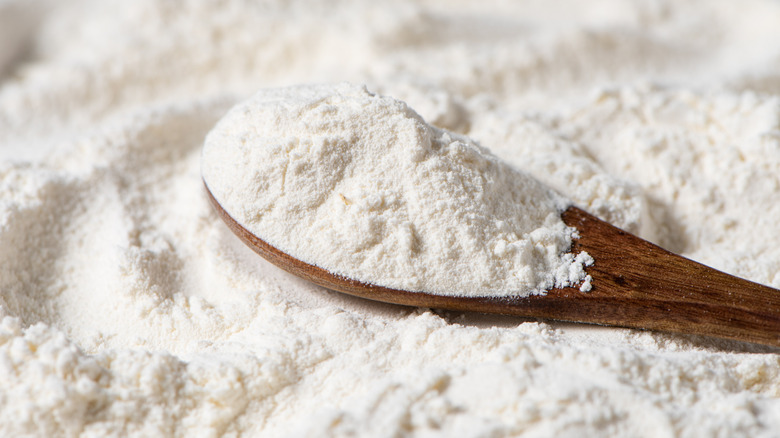 spoonful of fine flour