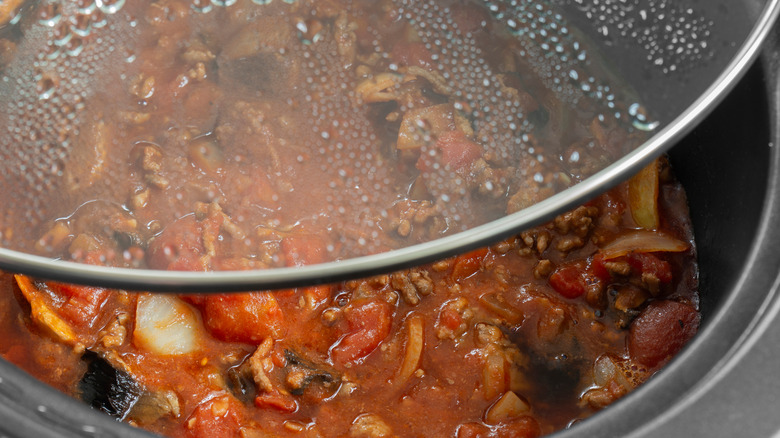 pasta sauce in slow cooker