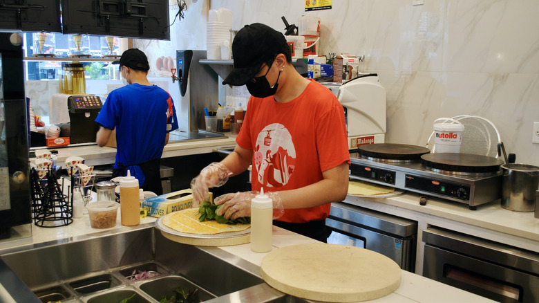 crepe being made t swirl