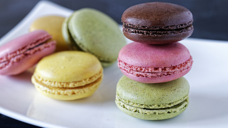 A plate of macarons 