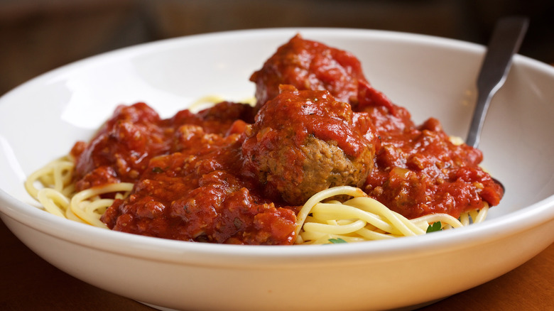 Plate of Olive Garden spaghetti and meatballs