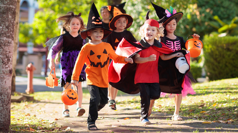 kids trick-or-treating