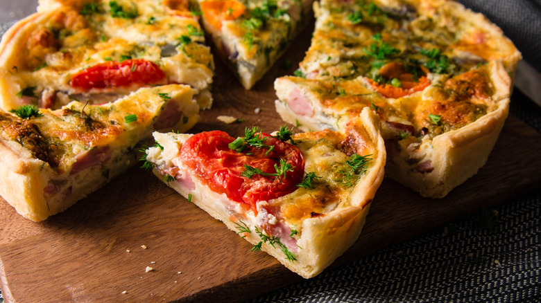 Quiche with tomatoes and herbs