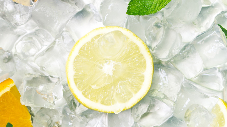 lemon and ice cubes